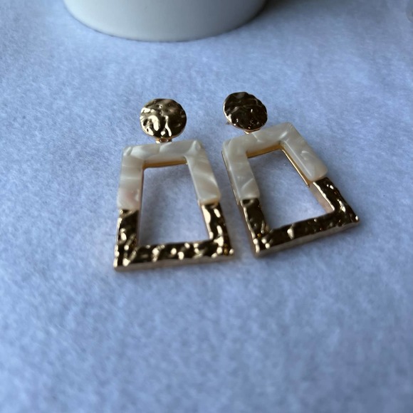 Hammered Gold Tone Post Acrylic Trapezoid Earrings - Picture 2 of 4